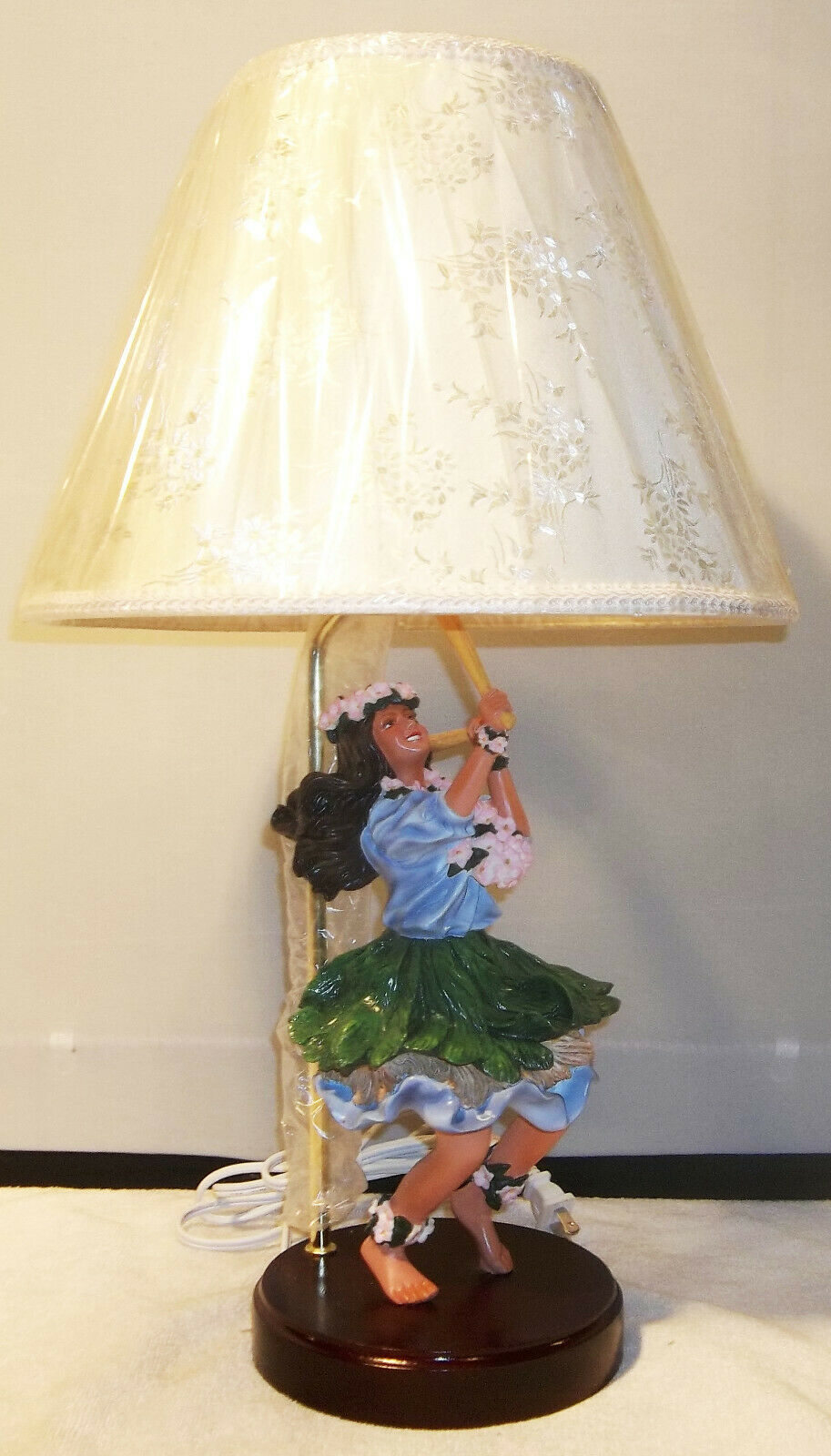Modern Dancing Hula Girl Resin Statue Table Lamp