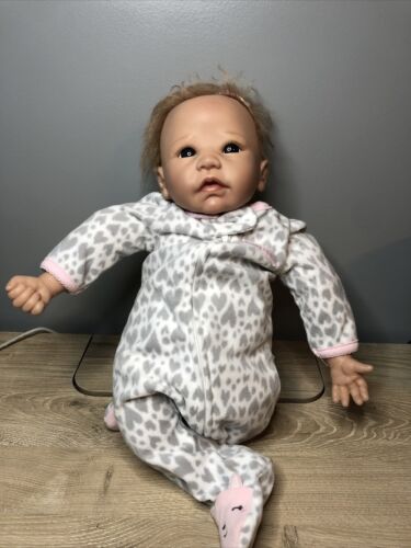 Ashton-Drake Linda Murray  Baby Girl Doll 18